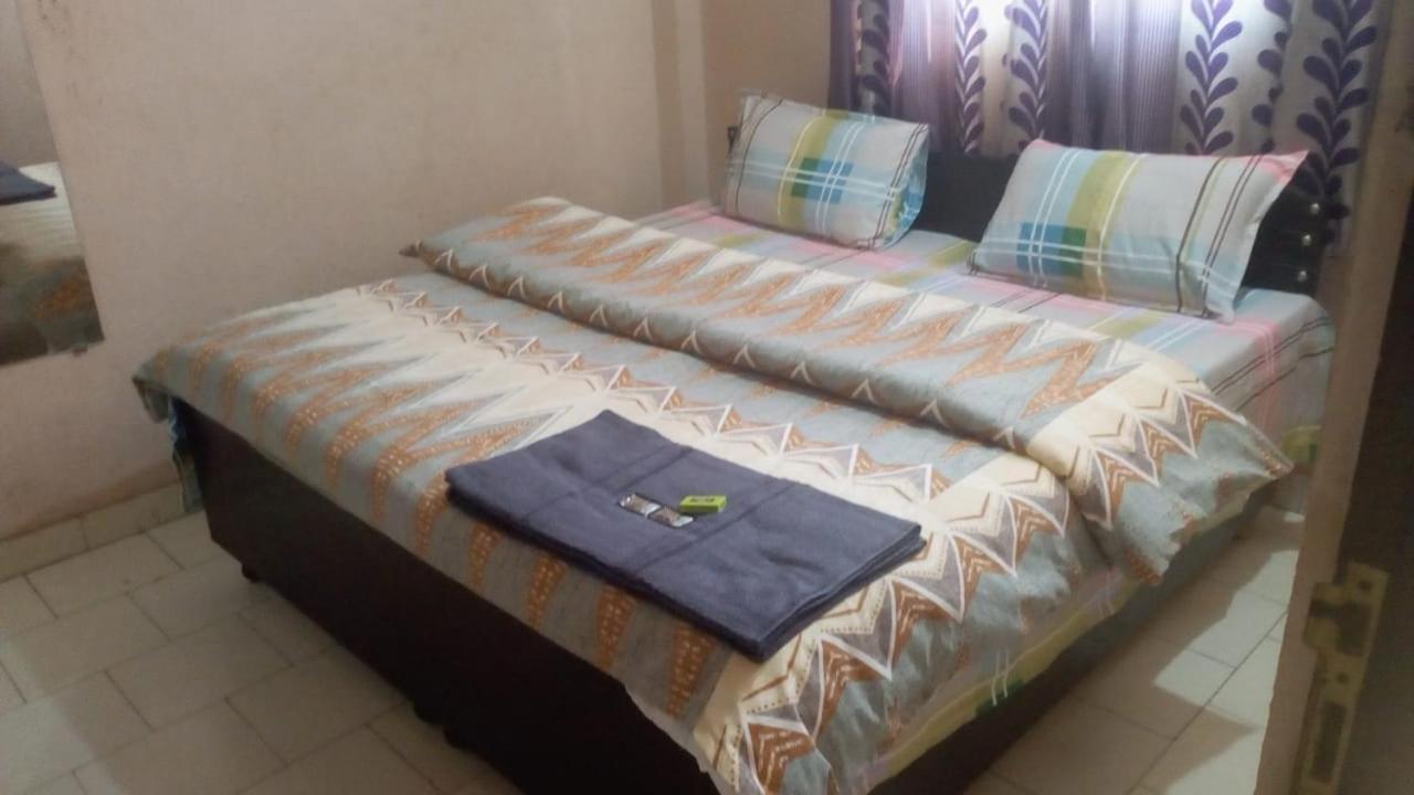 Mufis Homestay, Emerald Compound, New Palam Vihar-2 Ґурґаон Екстер'єр фото