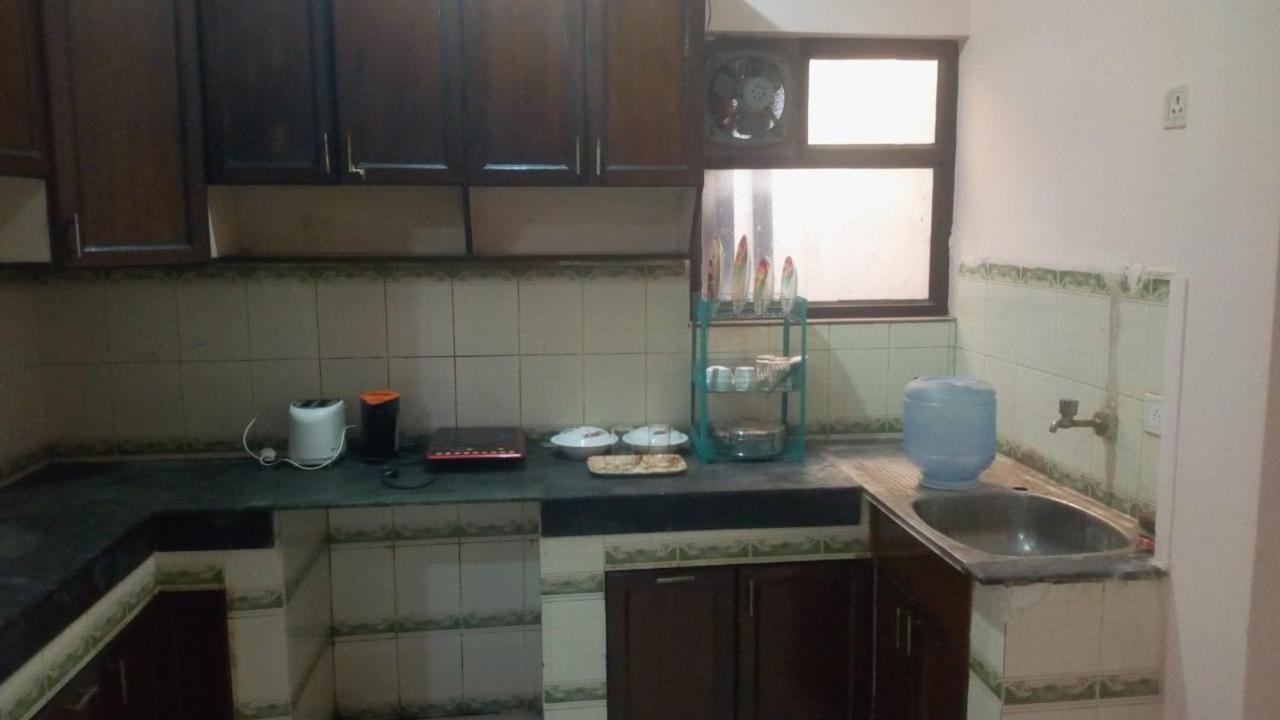 Mufis Homestay, Emerald Compound, New Palam Vihar-2 Ґурґаон Екстер'єр фото