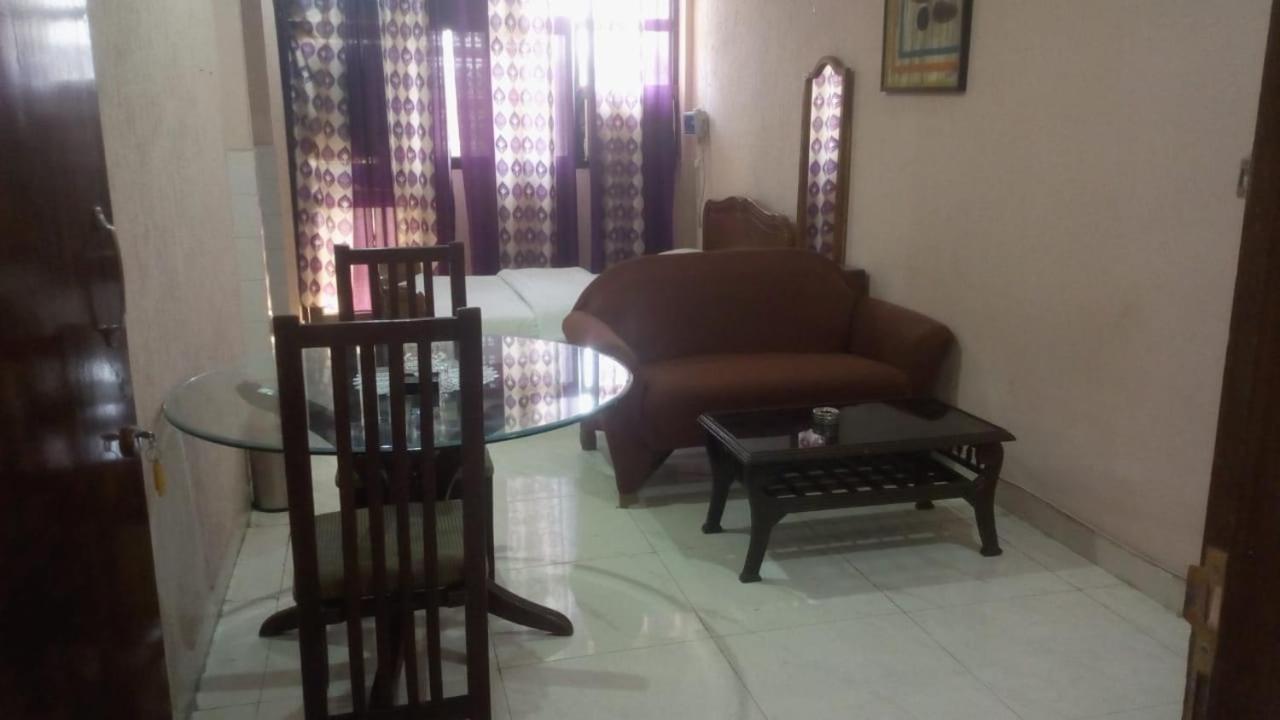 Mufis Homestay, Emerald Compound, New Palam Vihar-2 Ґурґаон Екстер'єр фото