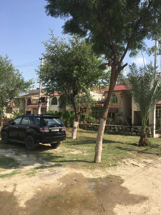 Mufis Homestay, Emerald Compound, New Palam Vihar-2 Ґурґаон Екстер'єр фото