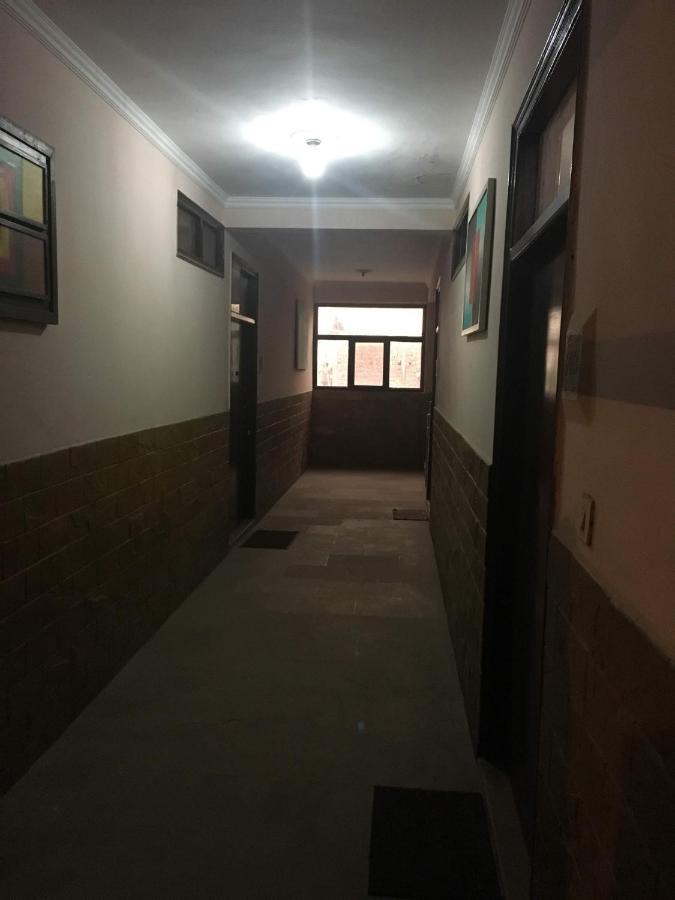Mufis Homestay, Emerald Compound, New Palam Vihar-2 Ґурґаон Екстер'єр фото