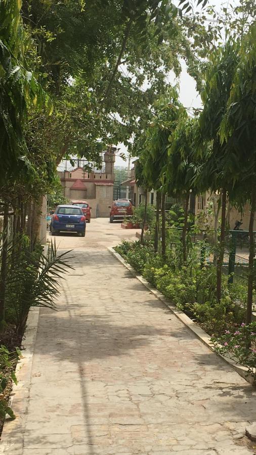 Mufis Homestay, Emerald Compound, New Palam Vihar-2 Ґурґаон Екстер'єр фото